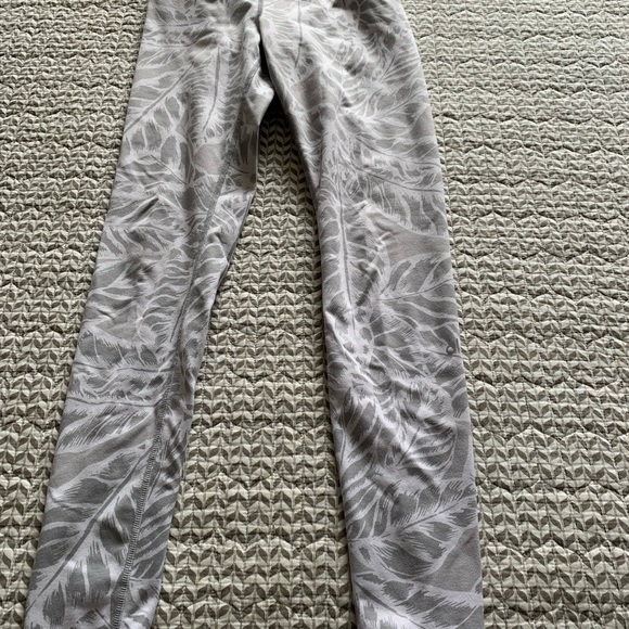 Alo yoga high waisted leggings - Picture 3 of 4